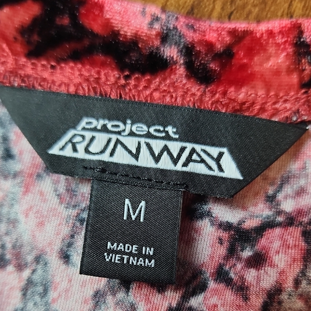 PROJECT RUNWAY |‎ Red Velvet Snakeskin Ruched Drawstring Balloon Sleeve Top | M - Picture 3 of 9